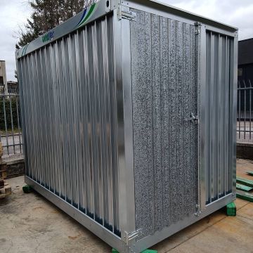Sheltered shelter and storage on Unimec container