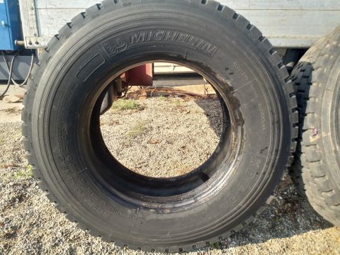 Neumáticos de camión usados