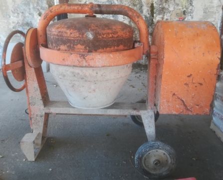 Second-hand electric concrete mixer (250 liters)