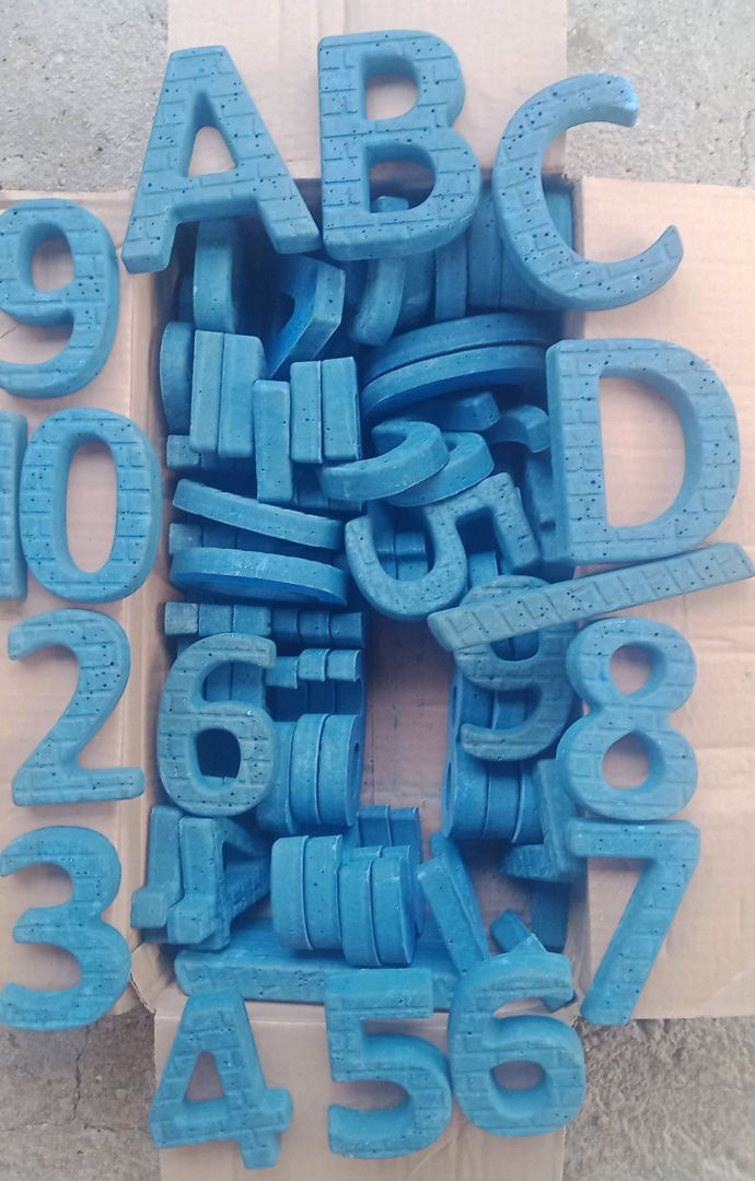 Colored concrete house number (blue) (400.00 € / 100 pcs)