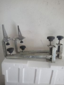 Adjustable stair attachment  (equipment for building stairs)