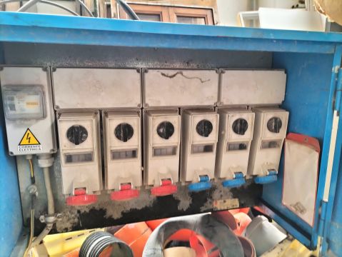 Construction electric panel 220 380 in very good condition