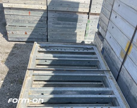 Koupit prvky Doka Framax 1,35 m &ndash; použit&eacute; stěnov&eacute; bedněn&iacute; v kvalitě 0 hvězdiček, okamžitě k dispozici (10168M)