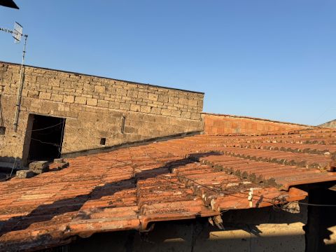 Roof Tiles for Sale (0.60 &euro;)