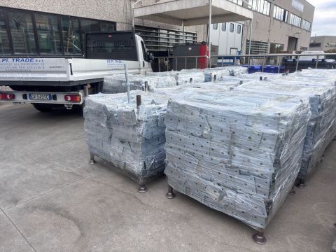 Suportes ajust&aacute;veis para andaimes (jack base) 30/50/70/100 cm