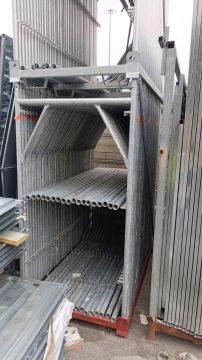 マルチェガリア社製足場