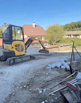 Komatsu Tracked Excavator