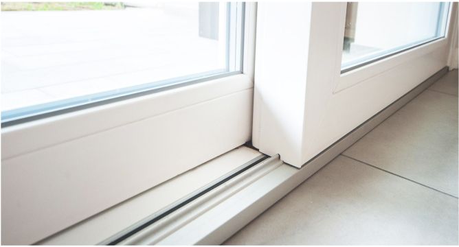 PVC-Fenster und -Türen