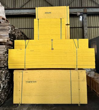 Nieuwe gele houten panelen voor de bouw - Eerste keuze