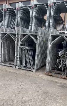 8000 m² d'échafaudages galvanisés CARPEDIL à vendre